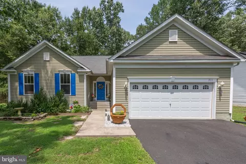 211 Meadow Ave, Colonial Beach, VA 22443