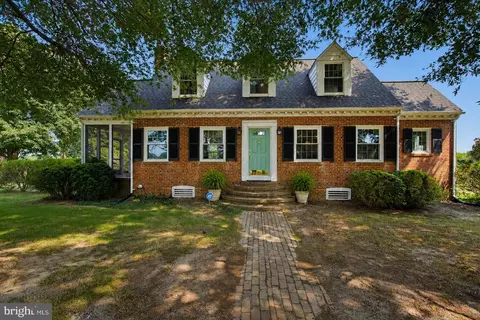 208 Coles Point Rd, Hague, VA 22469