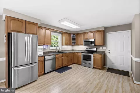 Kitchen - 77 Randall Rd, Colonial Beach, VA 22443 photo 3 of 4