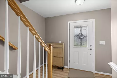 Entry Way - 77 Randall Rd, Colonial Beach, VA 22443 photo 1 of 3