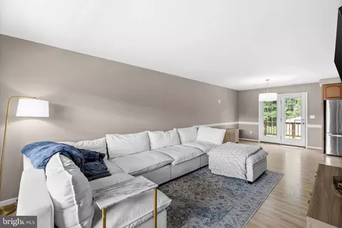 Living - 77 Randall Rd, Colonial Beach, VA 22443 photo 1 of 1