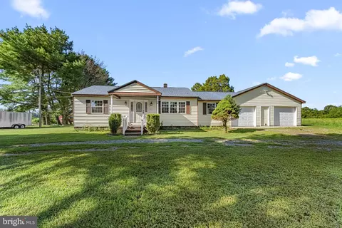 9244 Cople Hwy, Hague, VA 22469