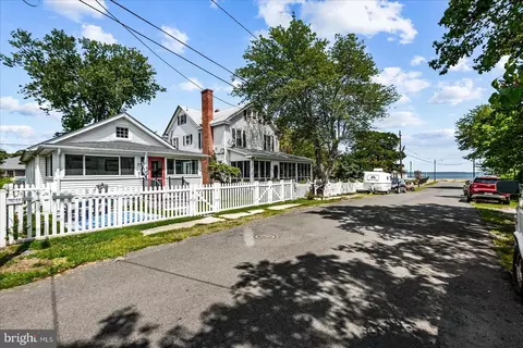 31 Virginia Ave, Colonial Beach, VA 22443