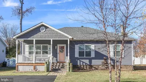 21 10th St, Colonial Beach, VA 22443