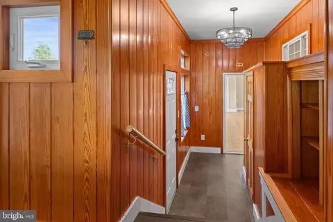 Entry Way - 155 Pearson Dr, Colonial Beach, VA 22443 photo 5 of 5