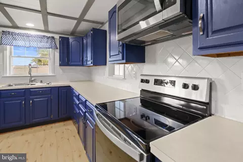 Kitchen - 155 Pearson Dr, Colonial Beach, VA 22443 photo 1 of 6