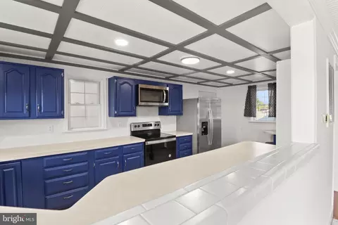 Kitchen - 155 Pearson Dr, Colonial Beach, VA 22443 photo 5 of 6