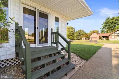 Exterior - 155 Pearson Dr, Colonial Beach, VA 22443 photo 2 of 5