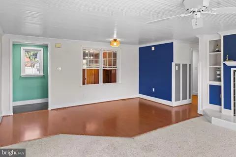 Living - 155 Pearson Dr, Colonial Beach, VA 22443 photo 3 of 5