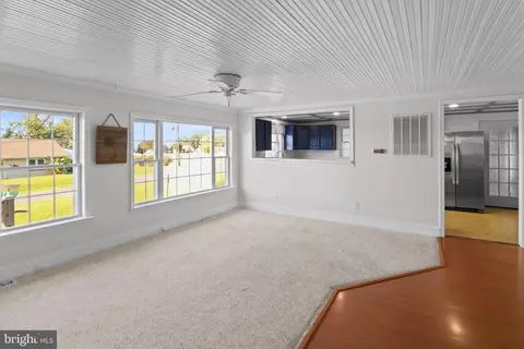 Living - 155 Pearson Dr, Colonial Beach, VA 22443 photo 2 of 5