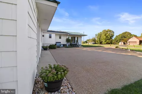 Exterior - 155 Pearson Dr, Colonial Beach, VA 22443 photo 3 of 5