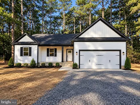 165 Beacon Ct, Montross, VA 22520