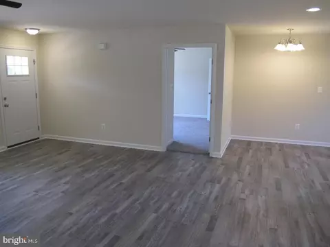 Living - 151 Loretta Dr, Colonial Beach, VA 22443 photo 6 of 6