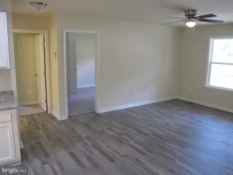 Living - 151 Loretta Dr, Colonial Beach, VA 22443 photo 4 of 6
