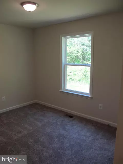 Bedroom - 151 Loretta Dr, Colonial Beach, VA 22443 photo 2 of 8