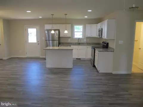 Kitchen - 151 Loretta Dr, Colonial Beach, VA 22443 photo 4 of 7