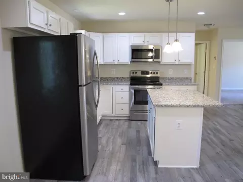 Kitchen - 151 Loretta Dr, Colonial Beach, VA 22443 photo 6 of 7