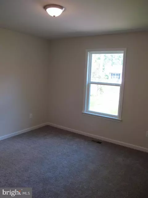 Bedroom - 151 Loretta Dr, Colonial Beach, VA 22443 photo 3 of 8