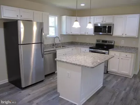 Kitchen - 151 Loretta Dr, Colonial Beach, VA 22443 photo 5 of 7