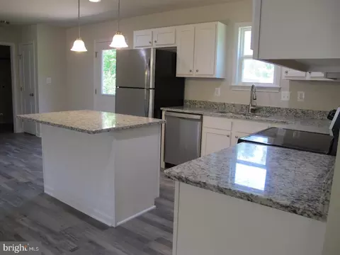 Kitchen - 151 Loretta Dr, Colonial Beach, VA 22443 photo 7 of 7