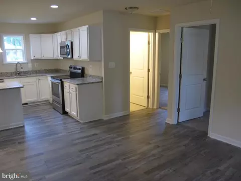 Entry Way - 151 Loretta Dr, Colonial Beach, VA 22443 photo 1 of 3