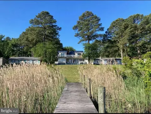 743 N Glebe Rd, Montross, VA 22520