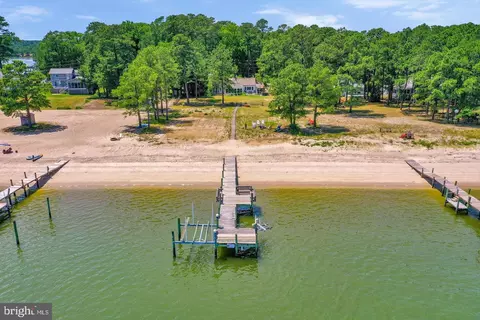 902 Blackbeard Pond Rd, Hague, VA 22469