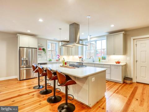 126 W Boscawen St, Winchester, VA 22601
