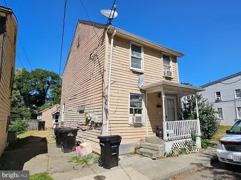 120-122 W 122 12 W Leicester St, Winchester, VA 22601