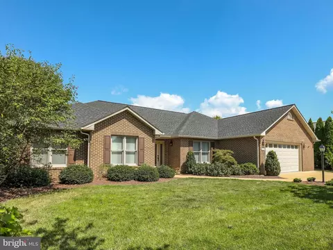 818 Mahone Dr, Winchester, VA 22601