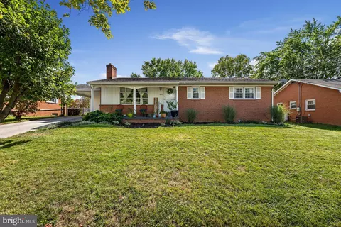 809 Kinzel Dr, Winchester, VA 22601 photo 1