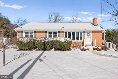 523 Applecroft Rd, Winchester, VA 22601