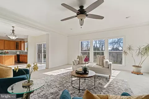 Living - 942 Wayne Dr, Winchester, VA 22601 photo 3 of 7