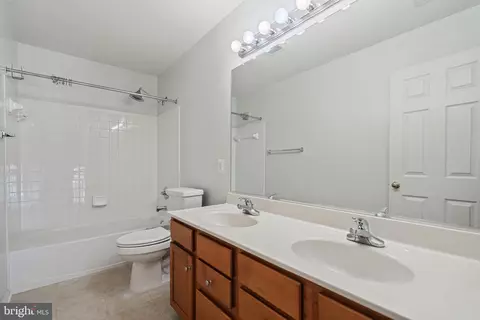 Bath - 942 Wayne Dr, Winchester, VA 22601 photo 2 of 3