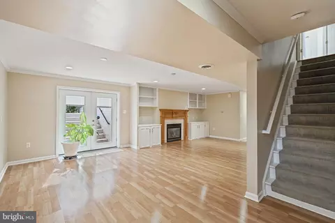 Living - 942 Wayne Dr, Winchester, VA 22601 photo 6 of 7