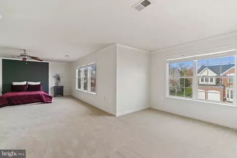 Living - 942 Wayne Dr, Winchester, VA 22601 photo 5 of 7