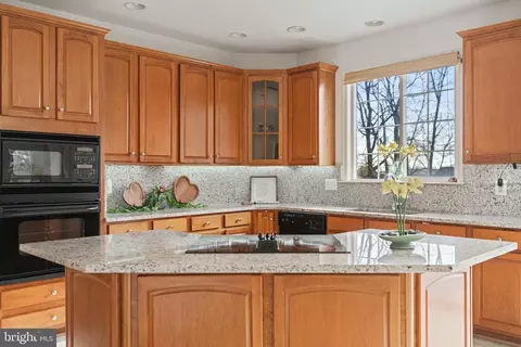 Kitchen - 942 Wayne Dr, Winchester, VA 22601 photo 4 of 5