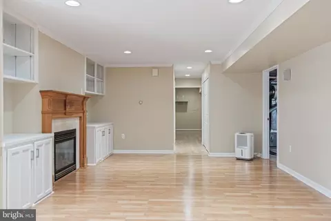 Living - 942 Wayne Dr, Winchester, VA 22601 photo 7 of 7