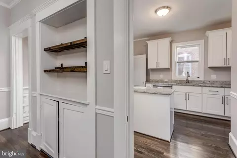 Entry Way - 444 N Braddock St, Winchester, VA 22601 photo 6 of 13