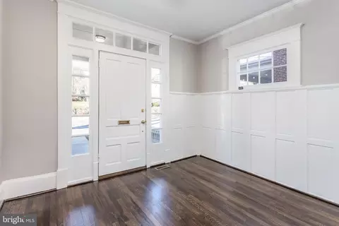 Entry Way - 444 N Braddock St, Winchester, VA 22601 photo 2 of 13