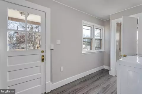 Entry Way - 444 N Braddock St, Winchester, VA 22601 photo 7 of 13