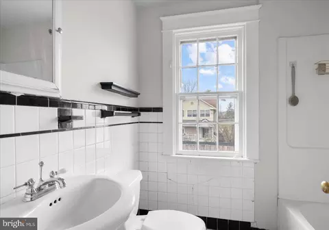Bath - 308 Miller St, Winchester, VA 22601 photo 2 of 2