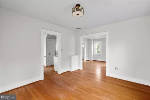 Entry Way - 308 Miller St, Winchester, VA 22601 photo 2 of 4