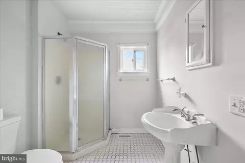 Bath - 308 Miller St, Winchester, VA 22601 photo 1 of 2