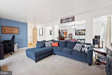 Living - 2316 Tower Ave, Winchester, VA 22601 photo 2 of 3