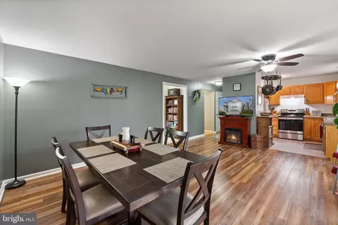 Dining - 2316 Tower Ave, Winchester, VA 22601 photo 3 of 4