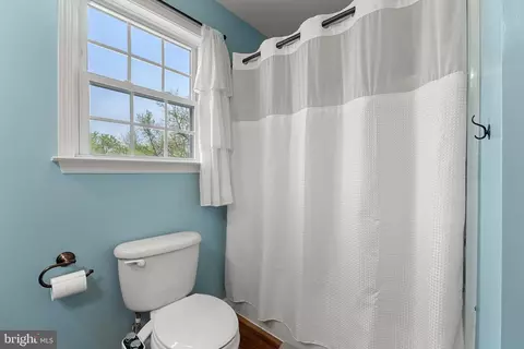Bath - 2316 Tower Ave, Winchester, VA 22601 photo 5 of 6
