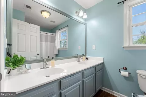 Bath - 2316 Tower Ave, Winchester, VA 22601 photo 3 of 6
