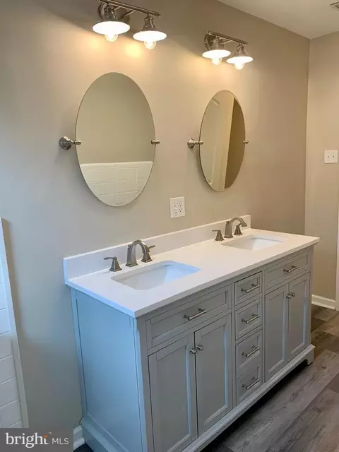 Bath - 301 Bellview Ave, Winchester, VA 22601 photo 1 of 2