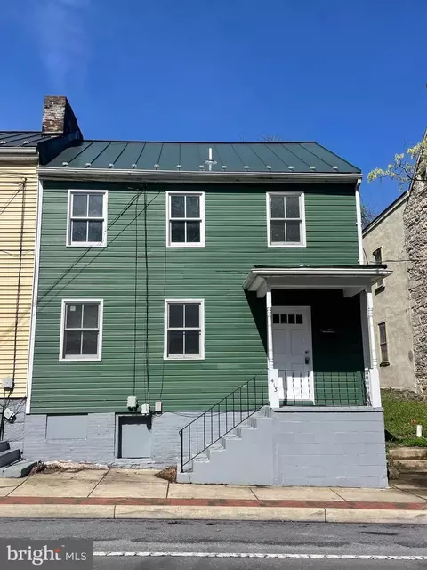 413 S Braddock St, Winchester, VA 22601